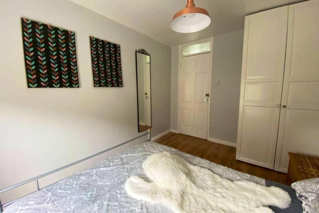 Two Bedroom Garden Flat In Zone 2 Londres Exterior foto