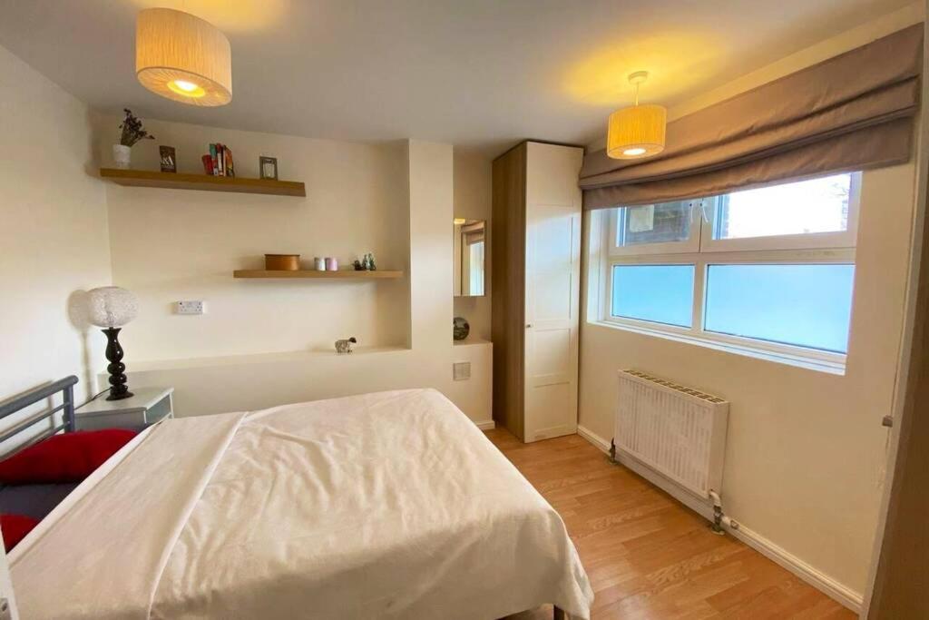 Two Bedroom Garden Flat In Zone 2 Londres Exterior foto