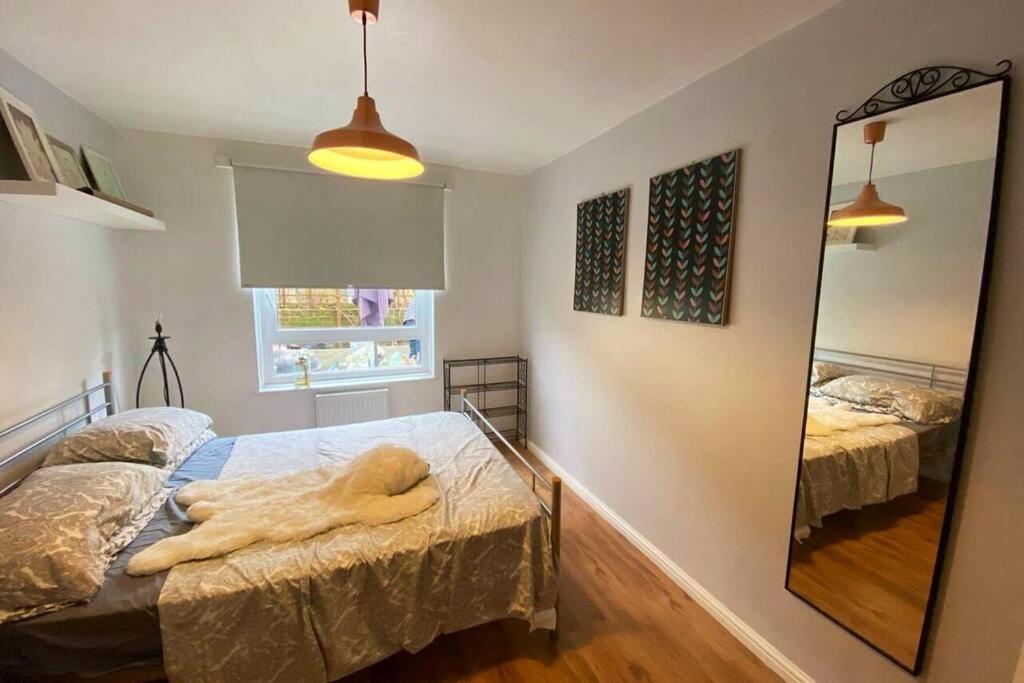 Two Bedroom Garden Flat In Zone 2 Londres Exterior foto